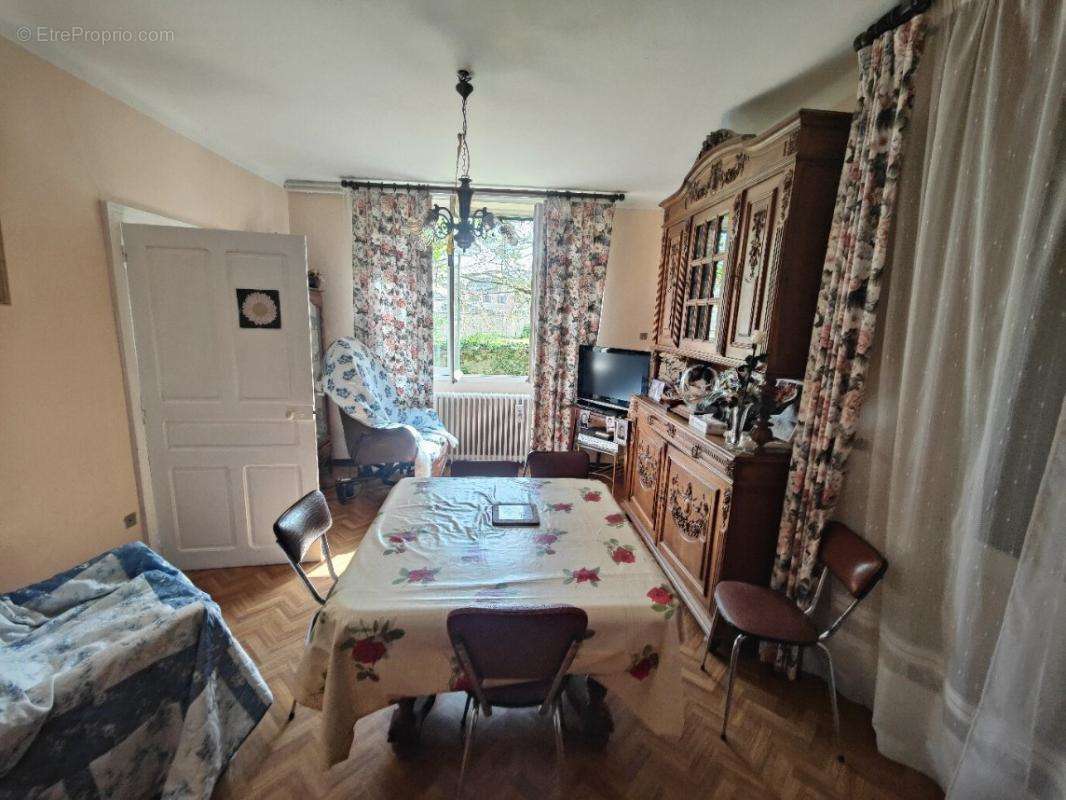 Maison à ANGLARS-SAINT-FELIX