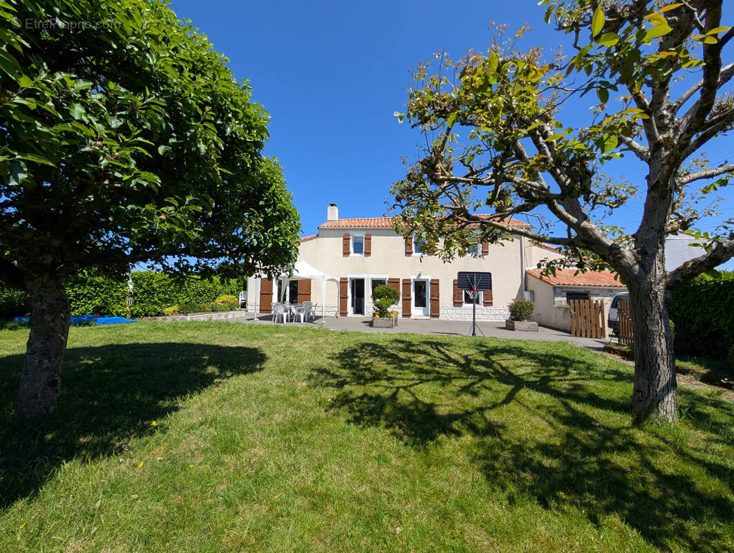 Maison à LES HERBIERS