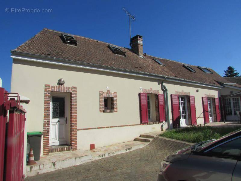Maison à CHERISY