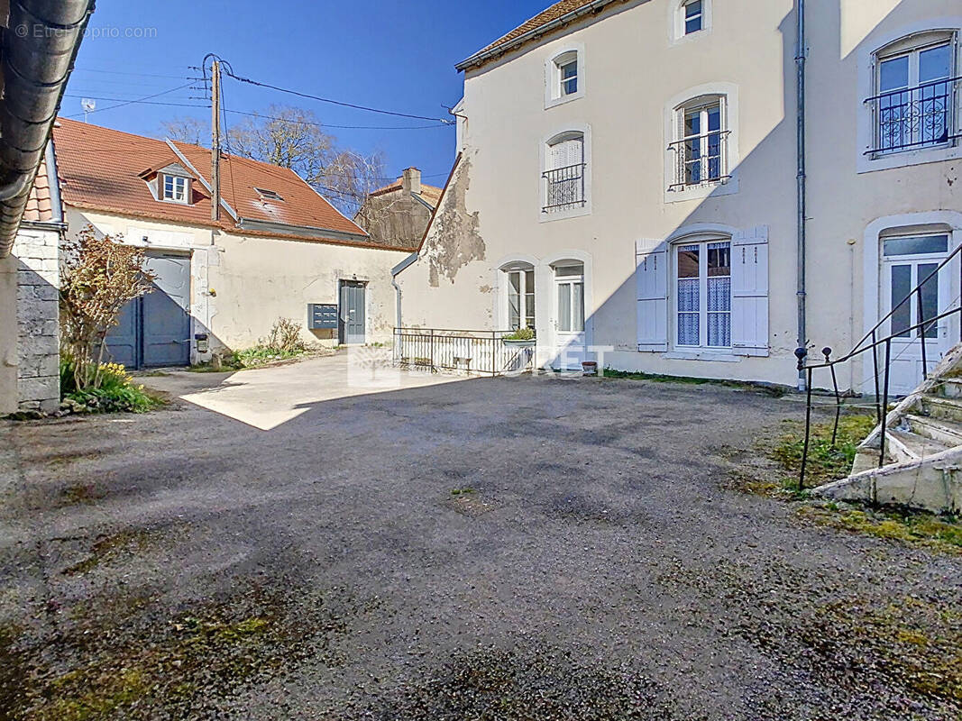 Appartement à NEUFCHATEAU
