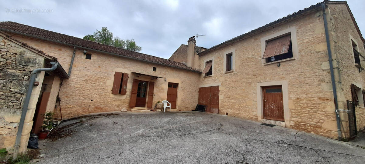 Maison à CUZORN