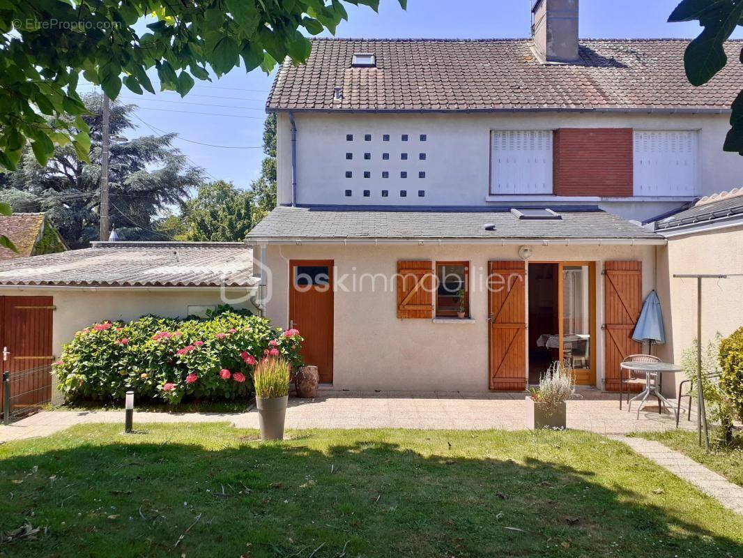 Maison à SAINT-CYR-SUR-LOIRE