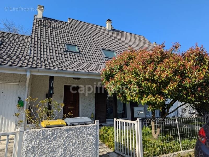 Maison à EZANVILLE