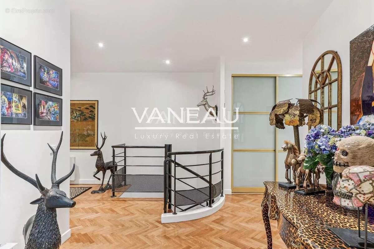 Appartement à PARIS-8E
