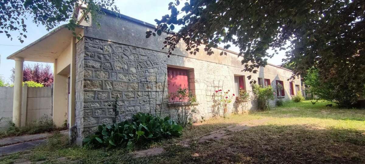 Maison à LES CLAYES-SOUS-BOIS