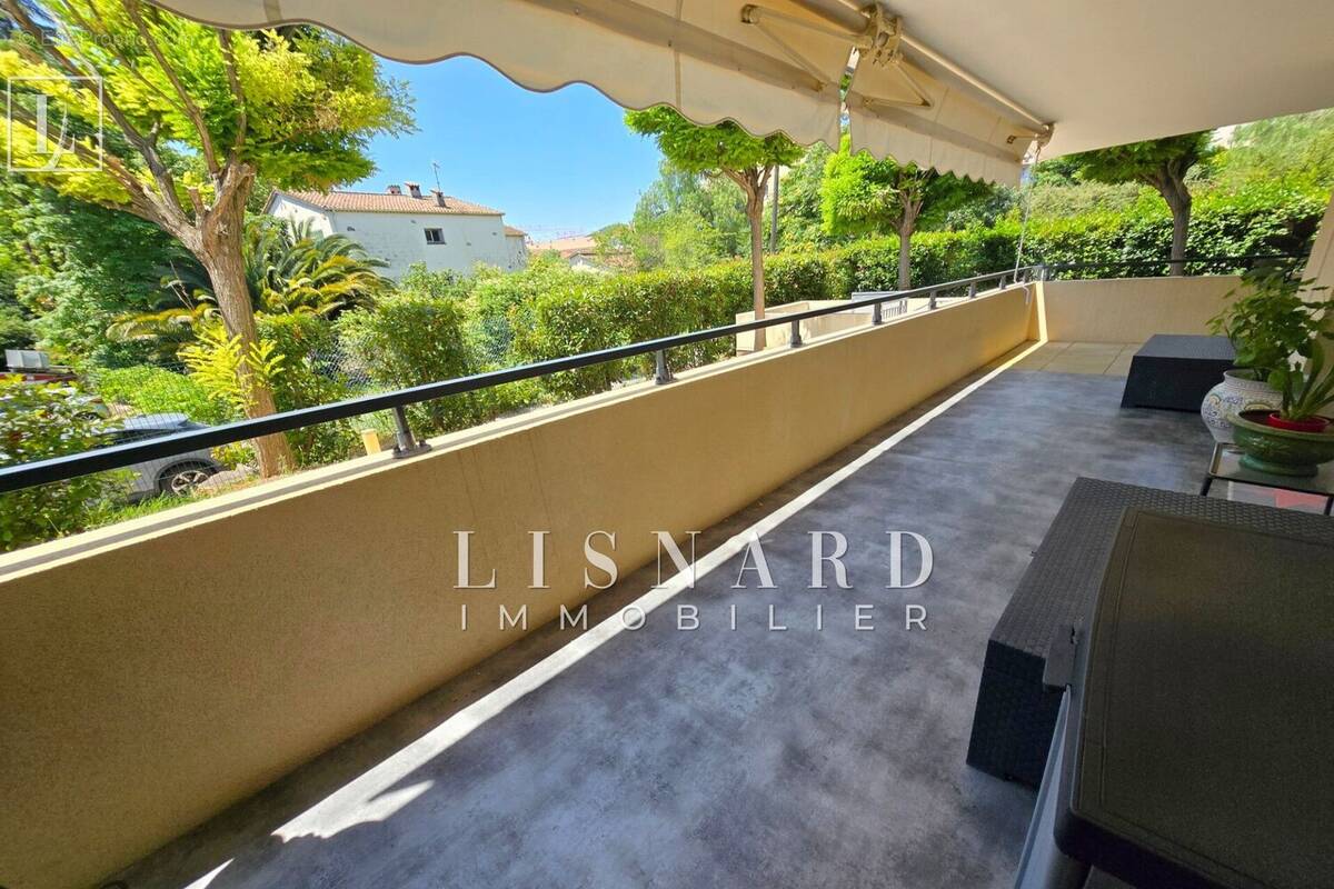 Appartement à VALLAURIS