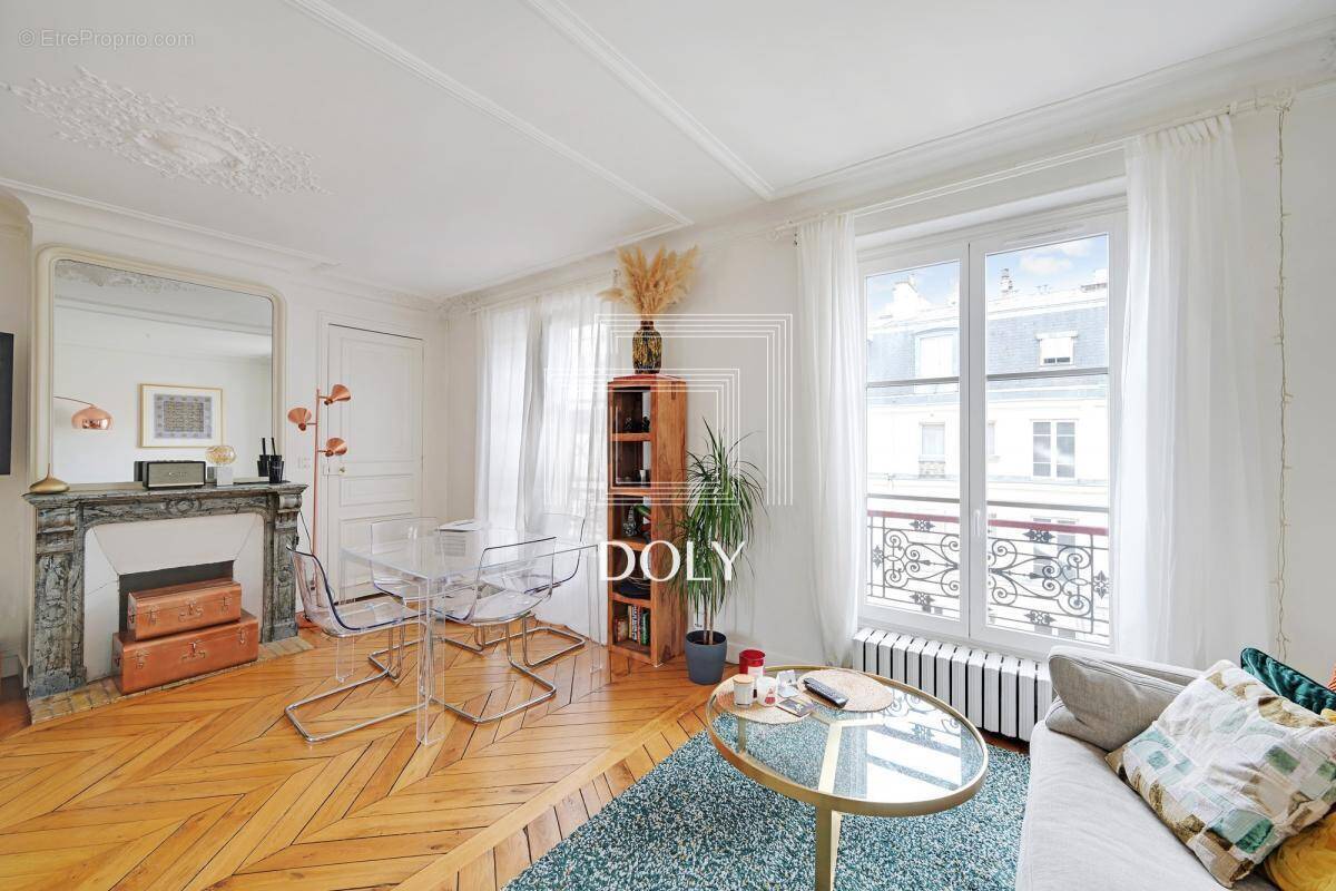 Appartement à PARIS-3E