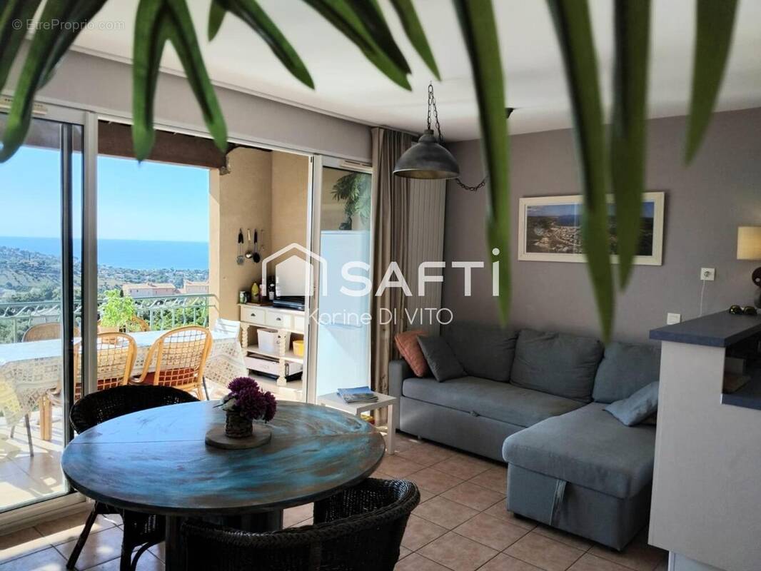 Photo 1 - Appartement à ROQUEBRUNE-SUR-ARGENS