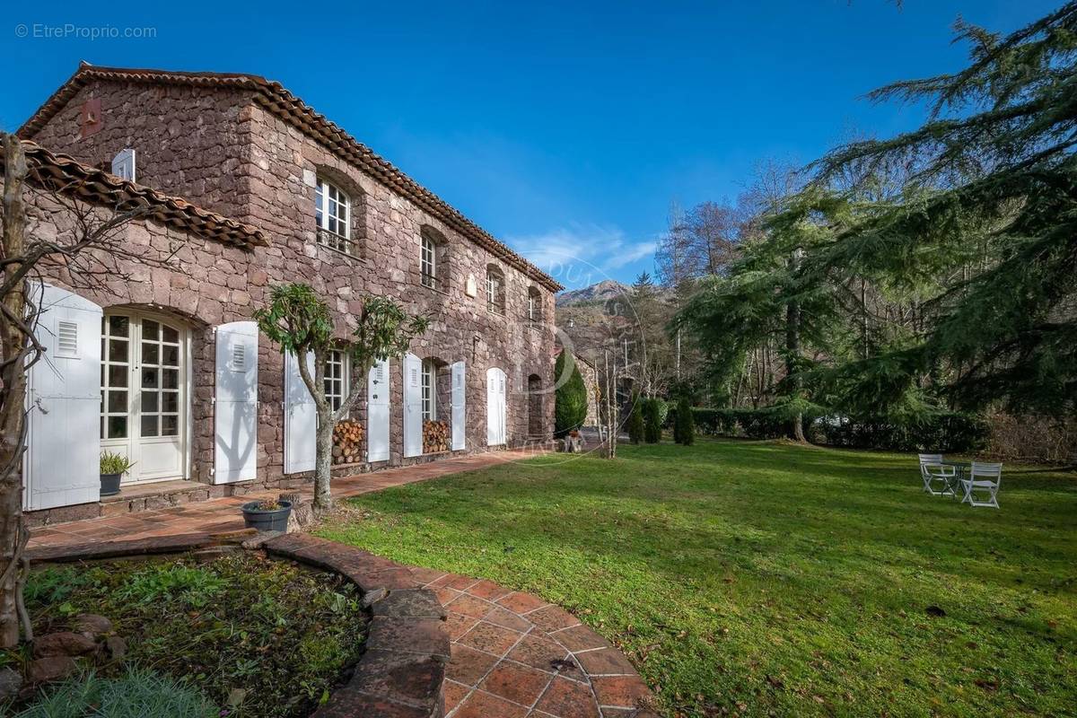 Maison à PUGET-THENIERS