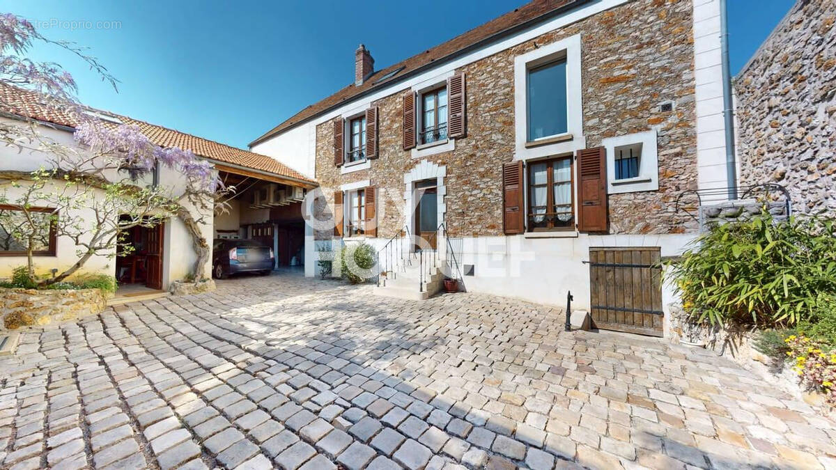 Maison à BALLAINVILLIERS