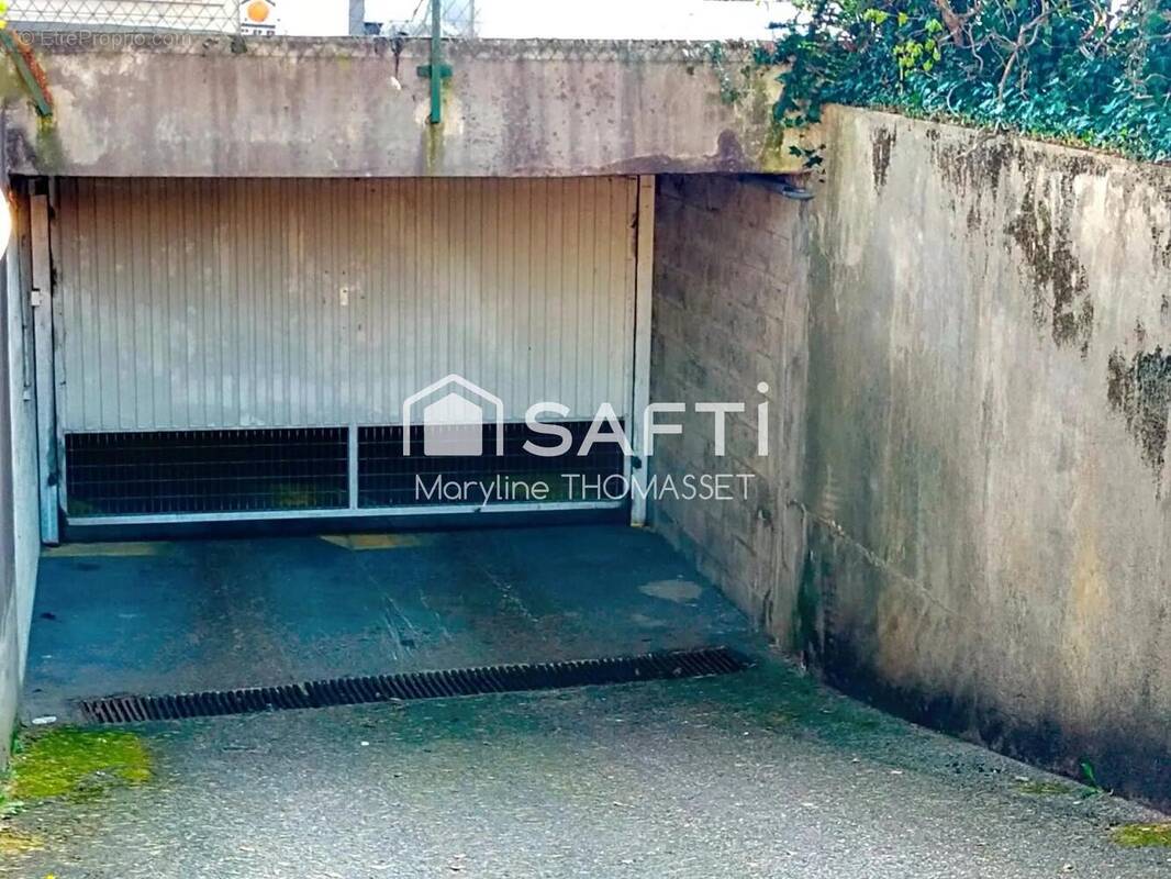 Photo 1 - Parking à ANNECY