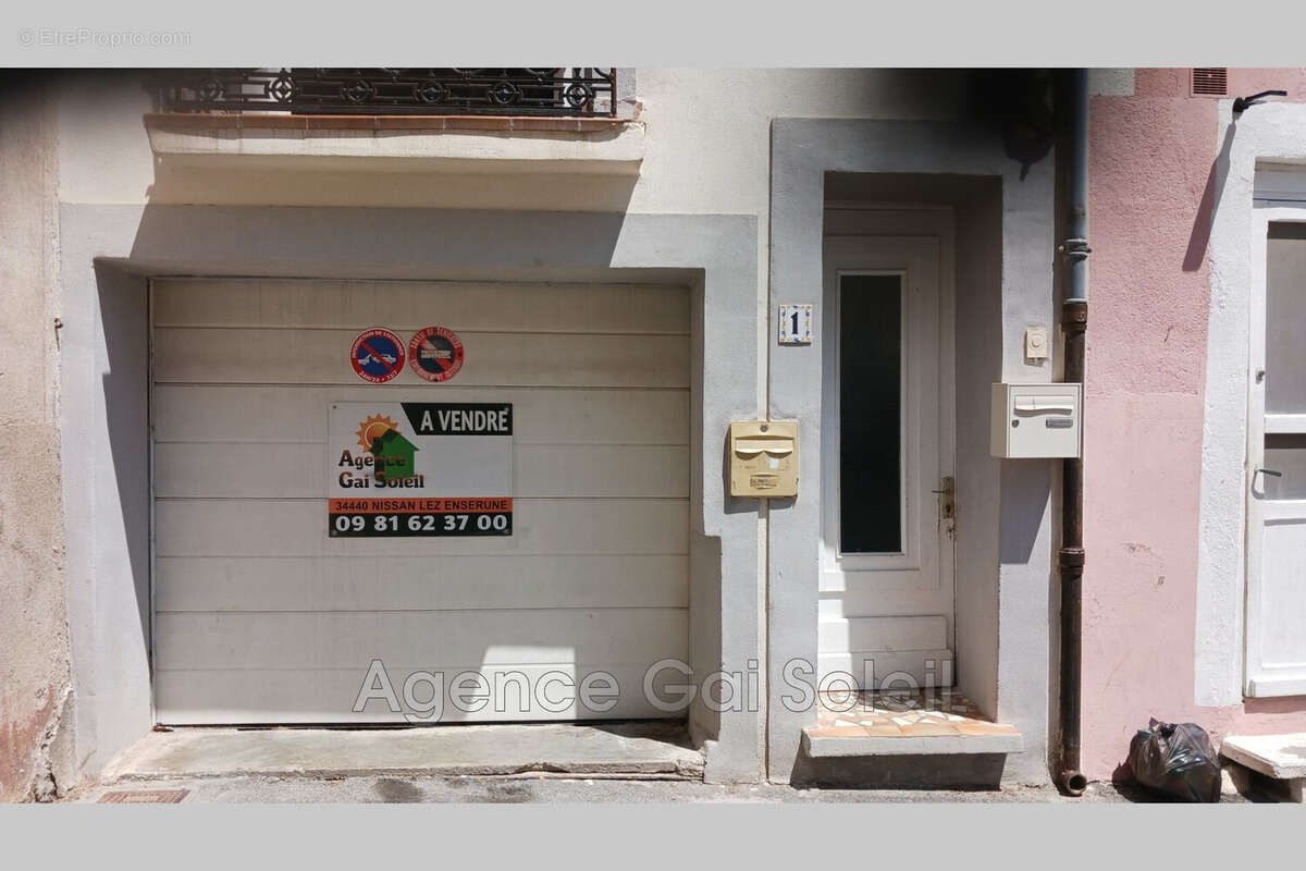 Parking à LESPIGNAN
