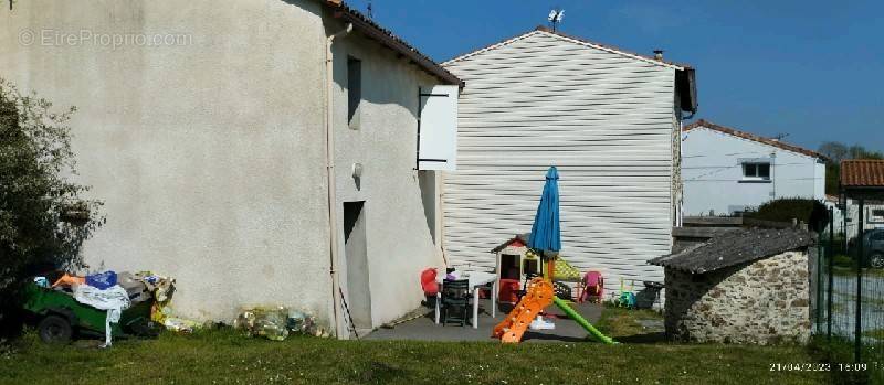 Maison à BOUZILLE