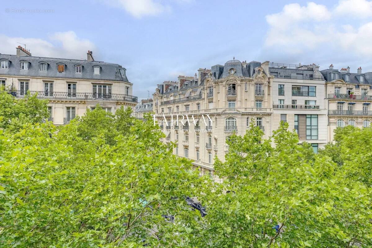 Appartement à PARIS-8E