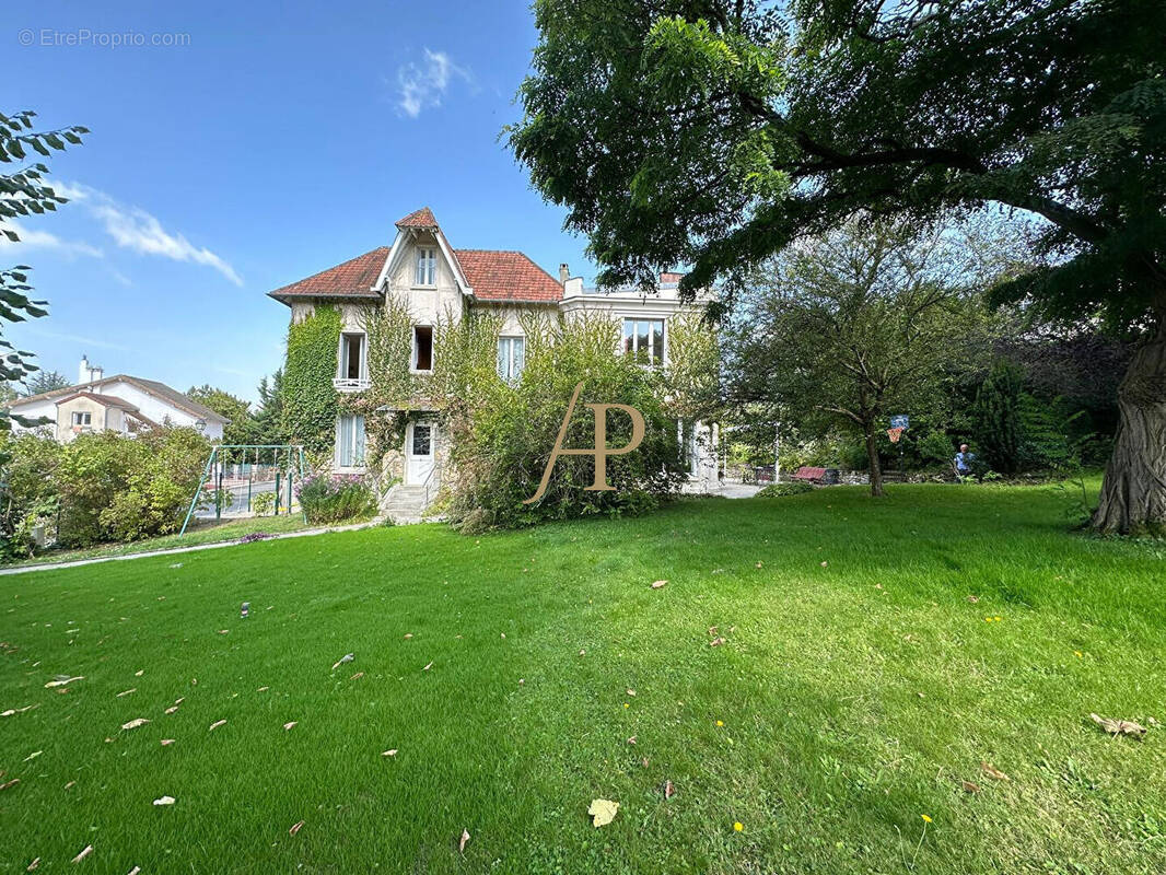 Maison à MAREIL-MARLY