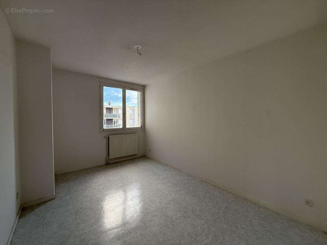 Appartement à UNIEUX