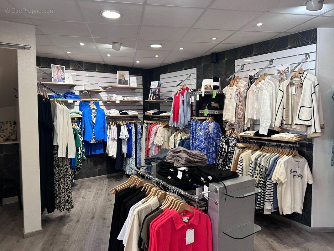 Photo 1 - Commerce à LANDIVISIAU