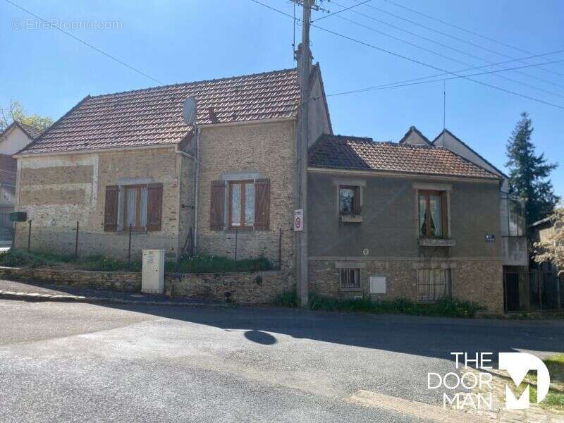 Maison à LA QUEUE-LES-YVELINES