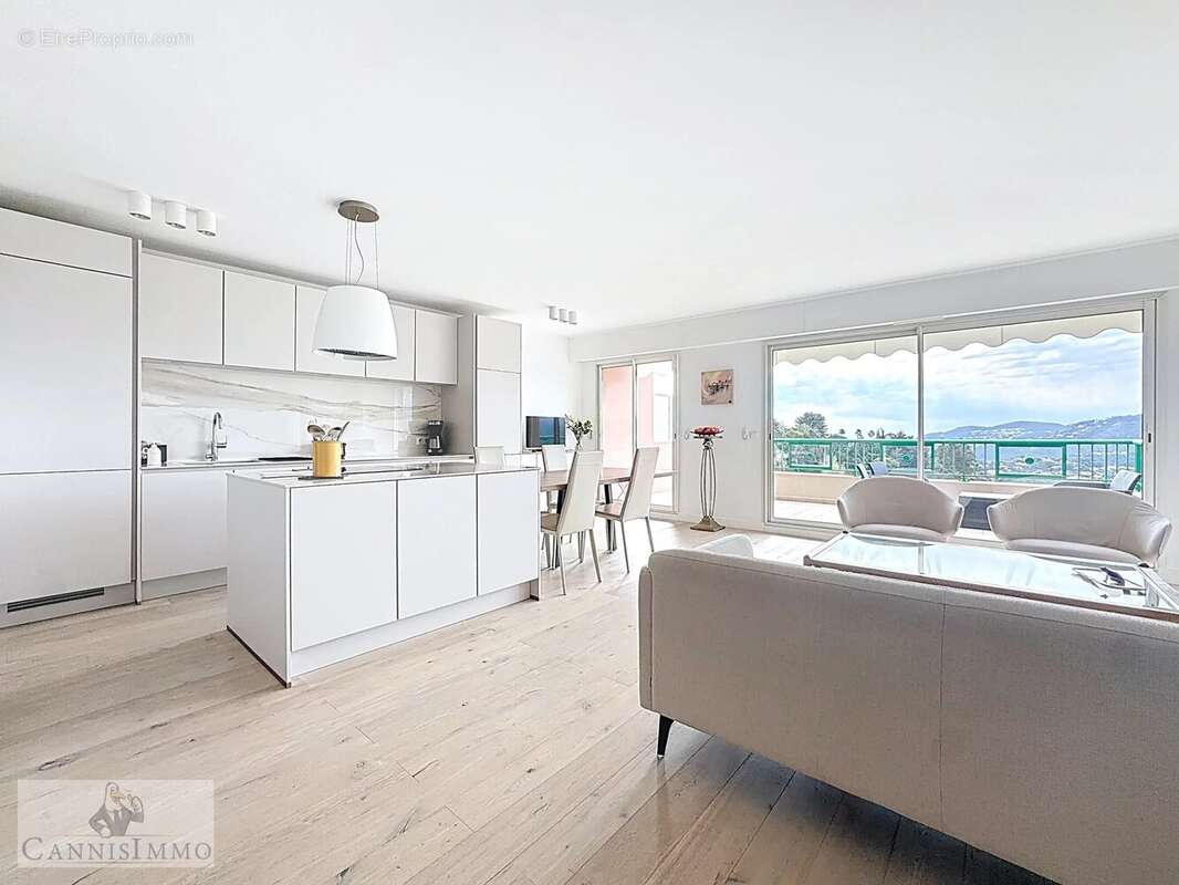 Appartement à MANDELIEU-LA-NAPOULE