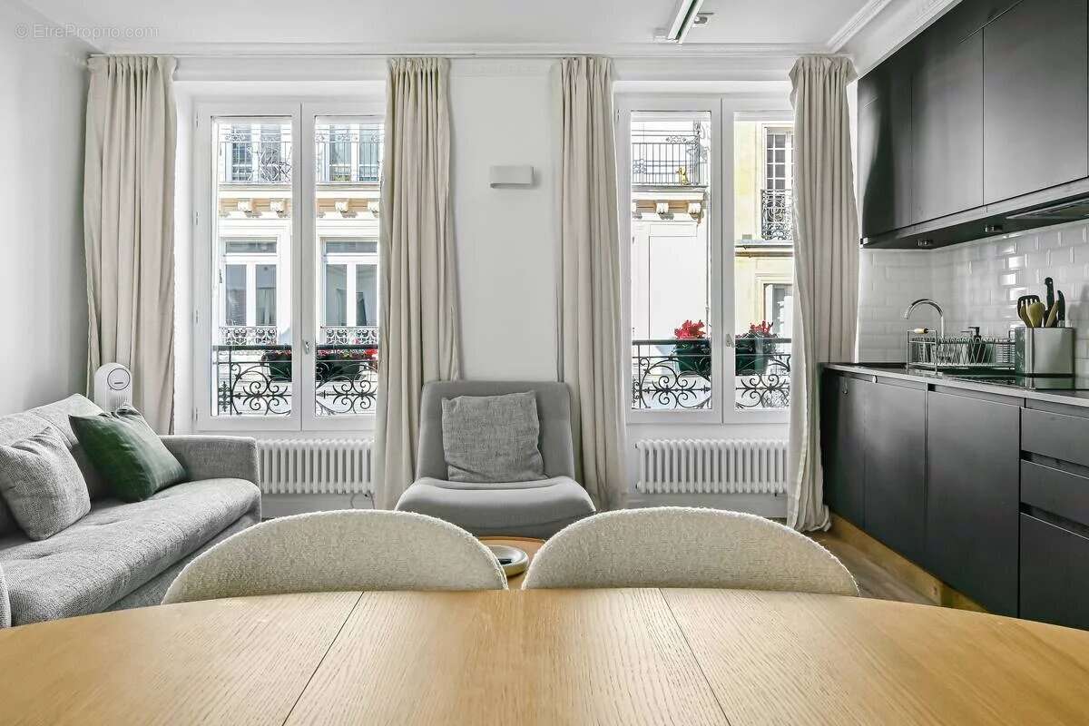 Appartement à PARIS-8E