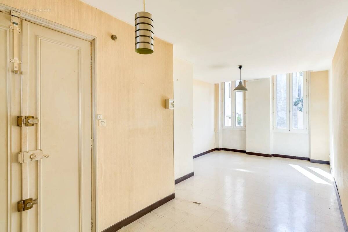 Appartement à MARSEILLE-1E