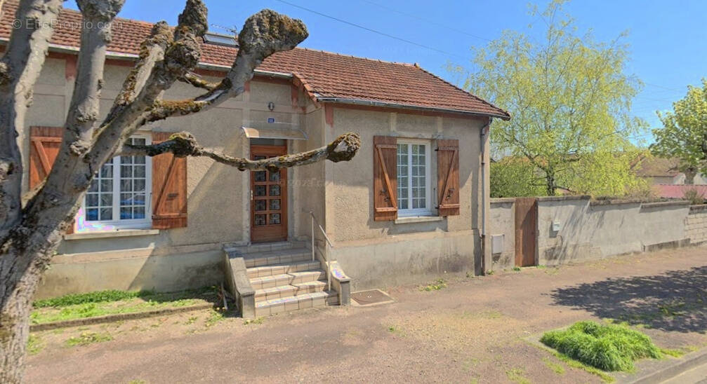 Maison à VARENNES-VAUZELLES
