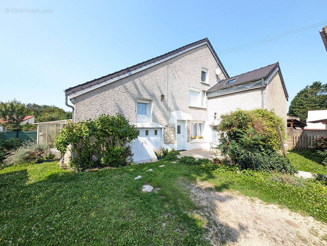 Maison à VARREDDES