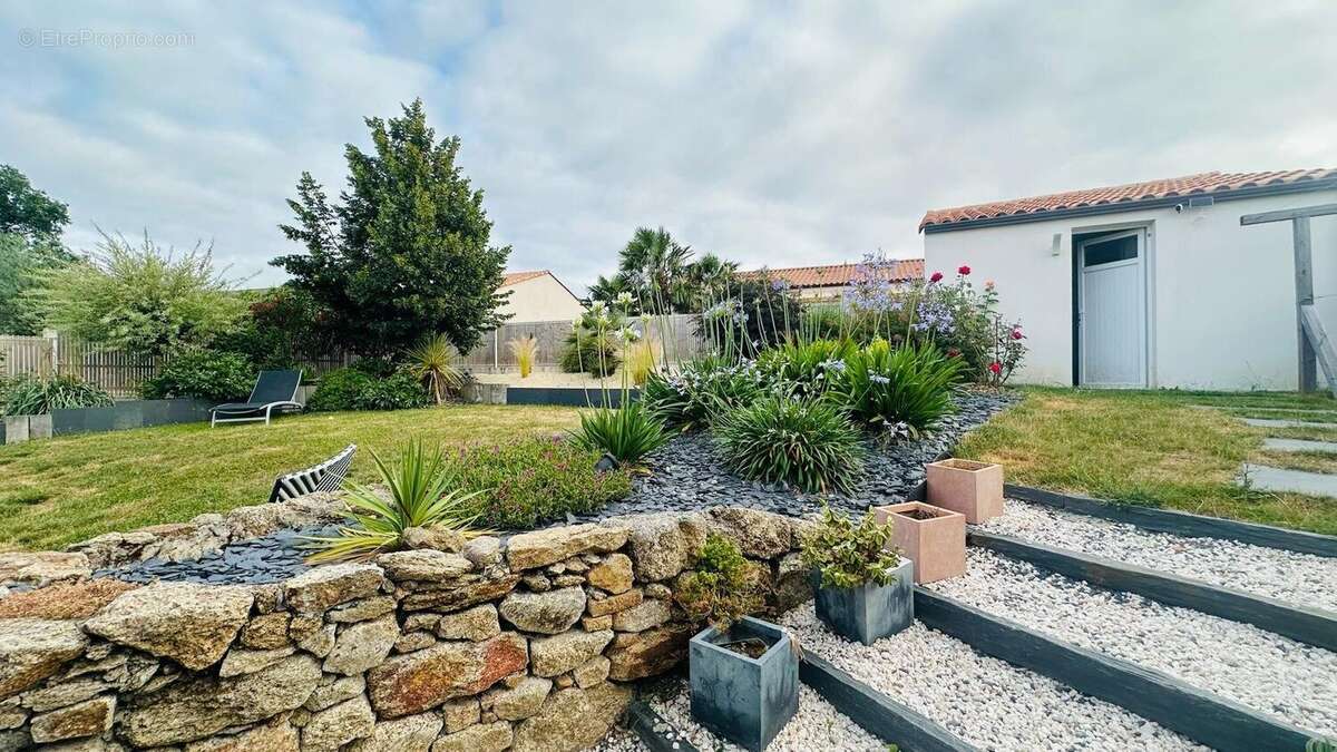 Maison à MONTAIGU