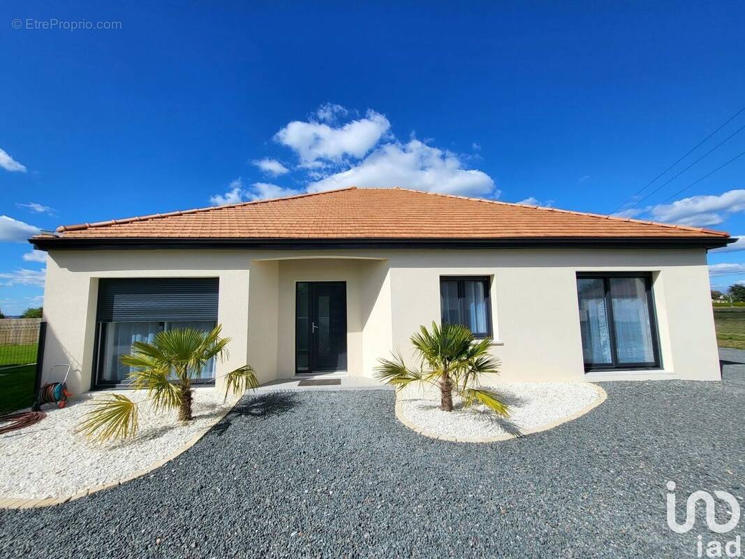 Photo 1 - Maison à CHATELLERAULT