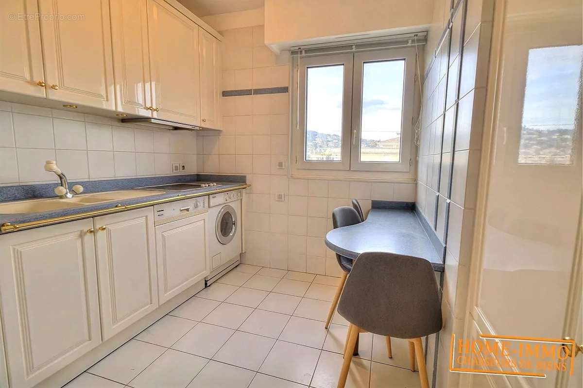 Appartement à VALLAURIS
