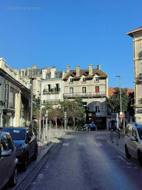 Commerce à BIARRITZ