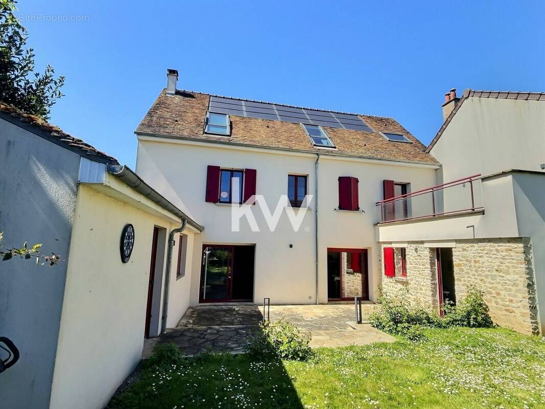 Maison à LE COUDRAY-MONTCEAUX