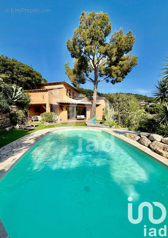 Photo 2 - Maison à ROQUEBRUNE-SUR-ARGENS