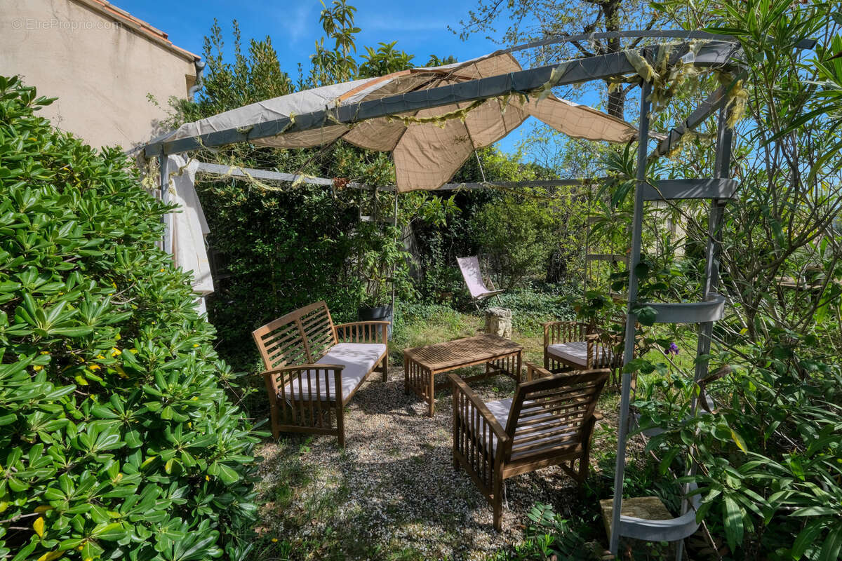 Maison à CUCURON
