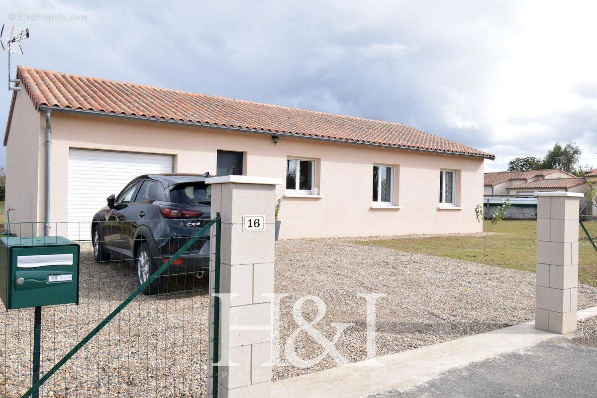Maison à MAZEROLLES