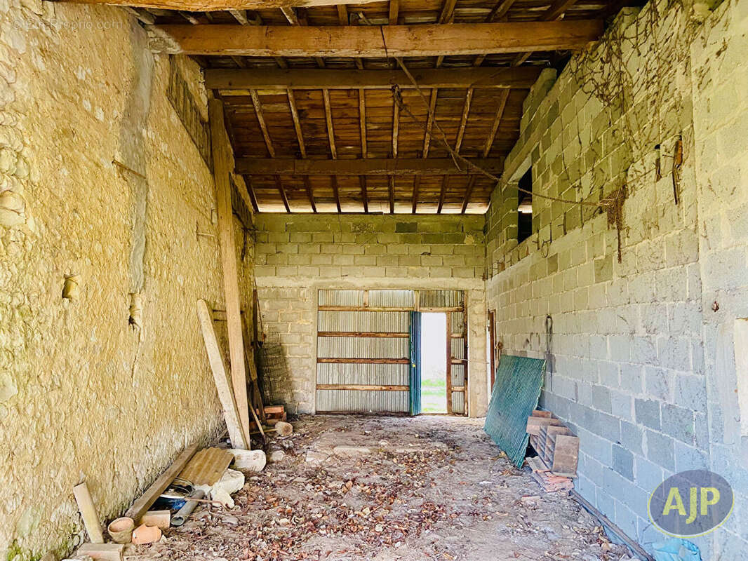 Parking à LESPARRE-MEDOC