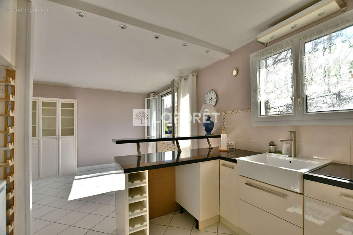 Appartement à LA CELLE-SAINT-CLOUD