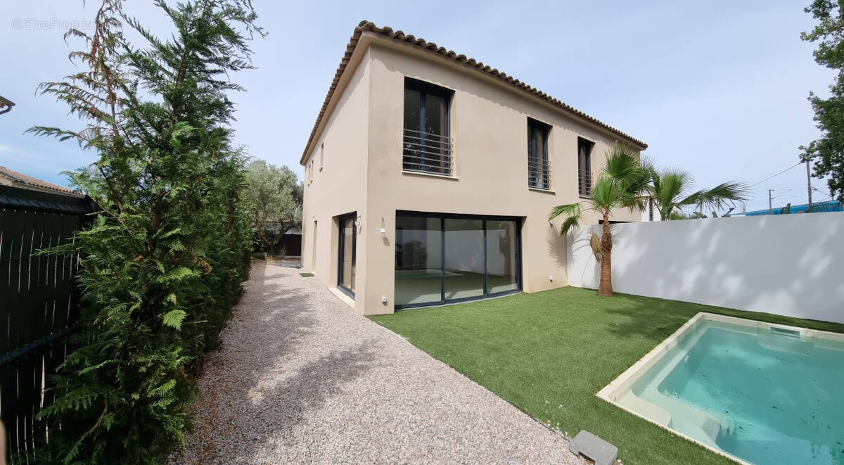 Maison à ROQUEBRUNE-SUR-ARGENS