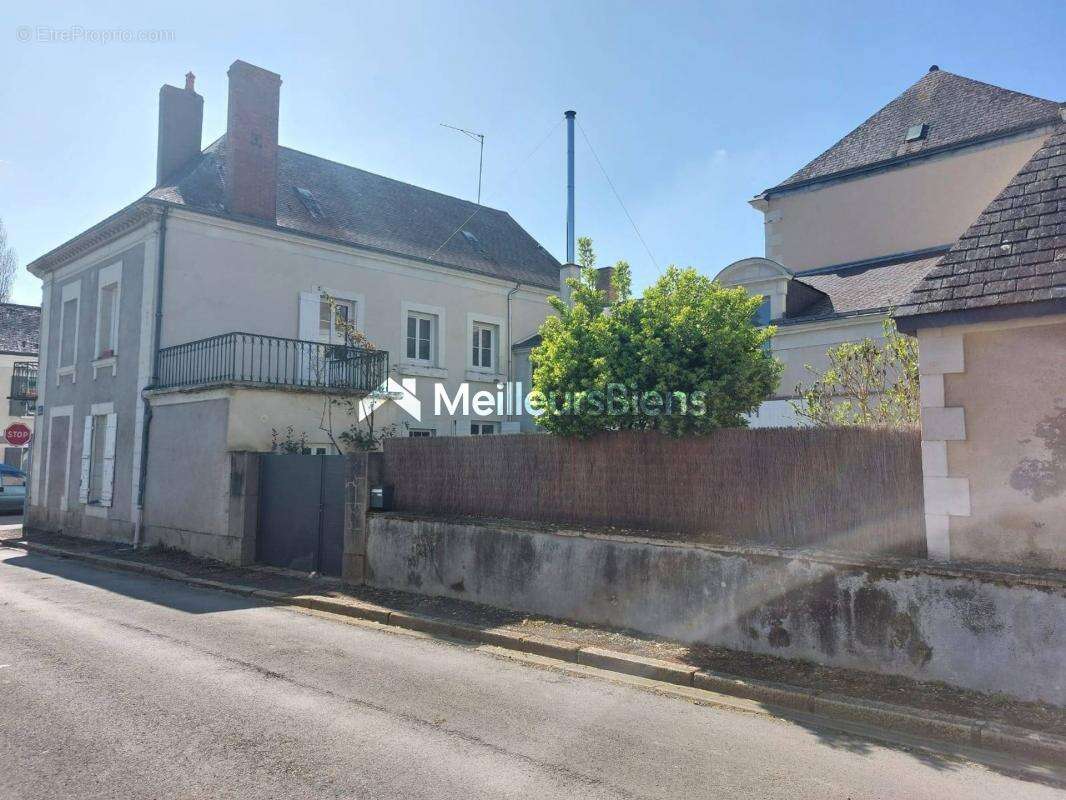 Maison à CHATEAUNEUF-SUR-SARTHE