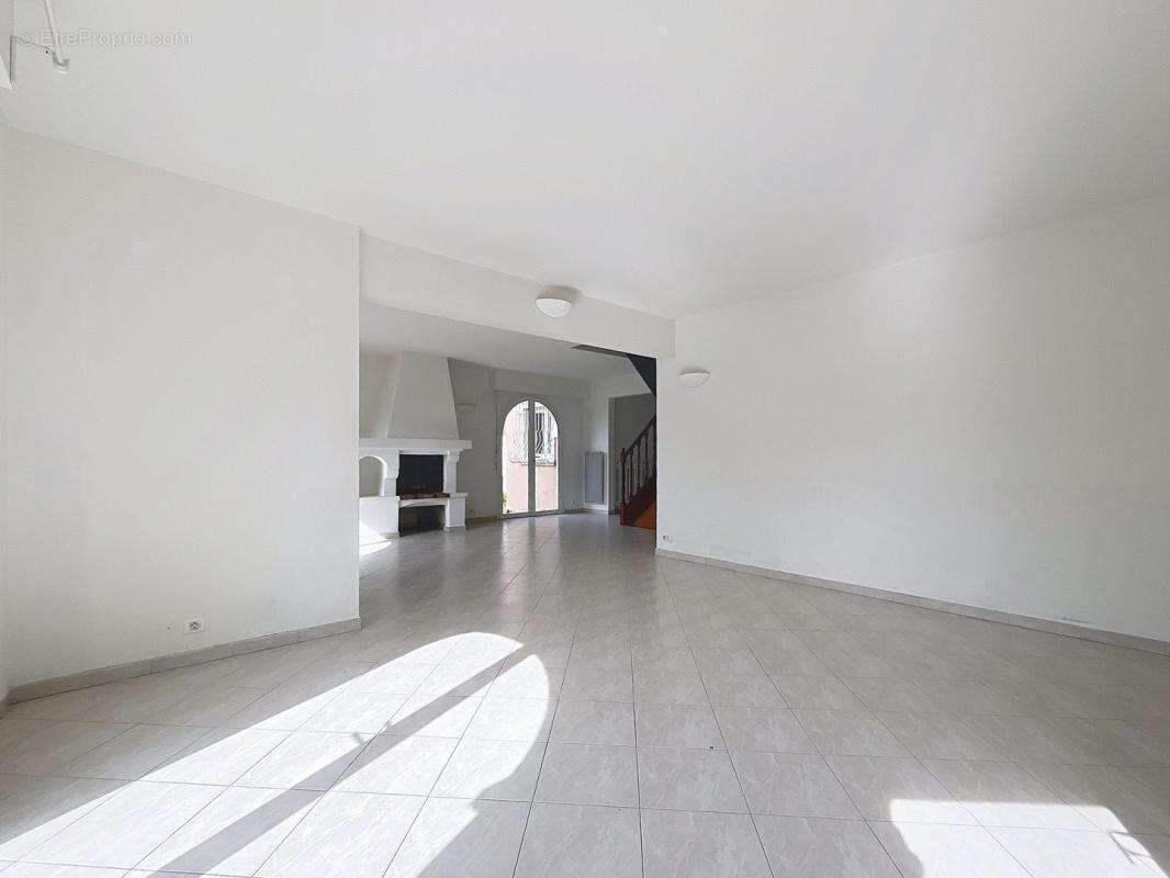 Maison à MOUGINS