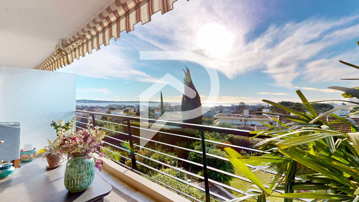 Appartement à VALLAURIS