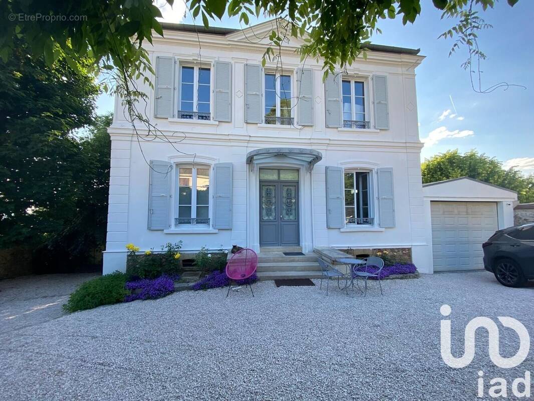 Photo 1 - Maison à SAINT-GERMAIN-LES-CORBEIL
