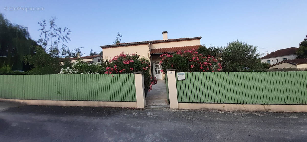 Maison à MONTCUQ