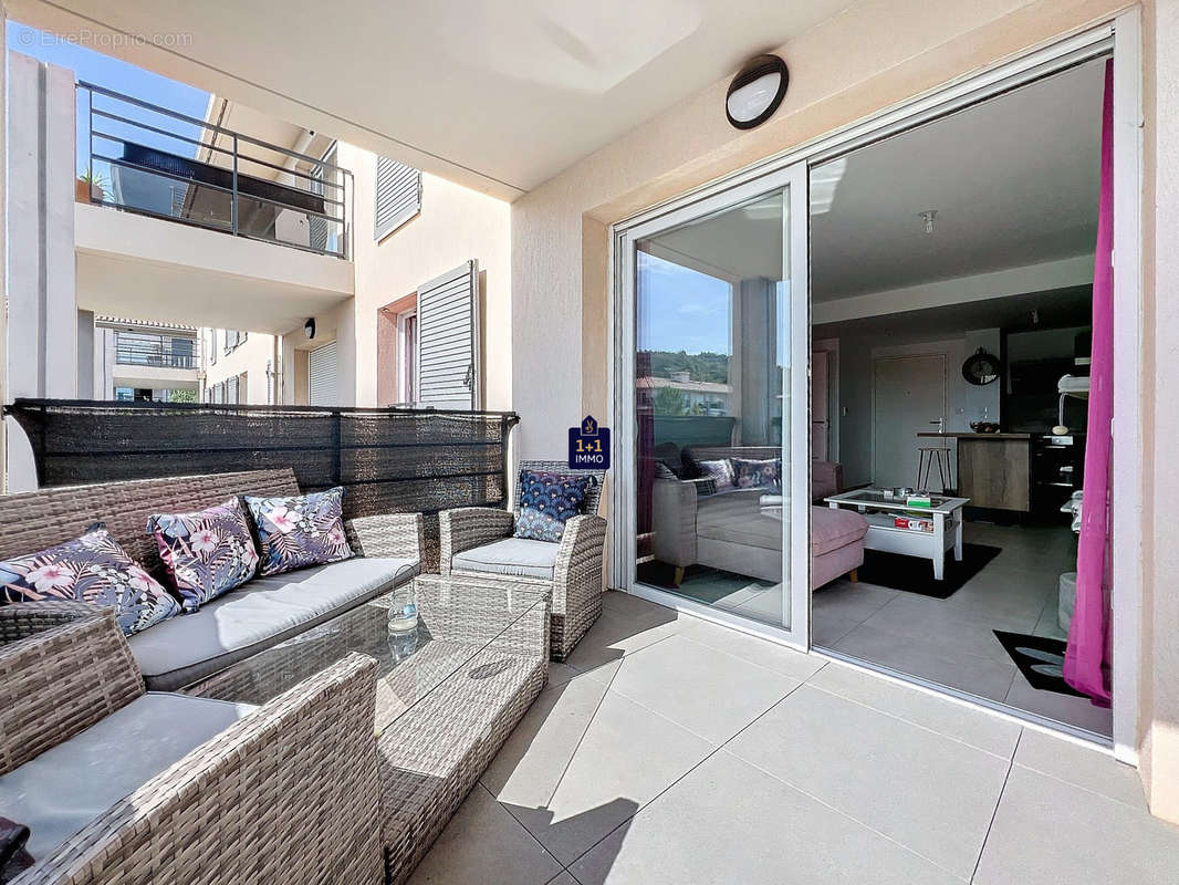 Appartement à ROQUEBRUNE-SUR-ARGENS