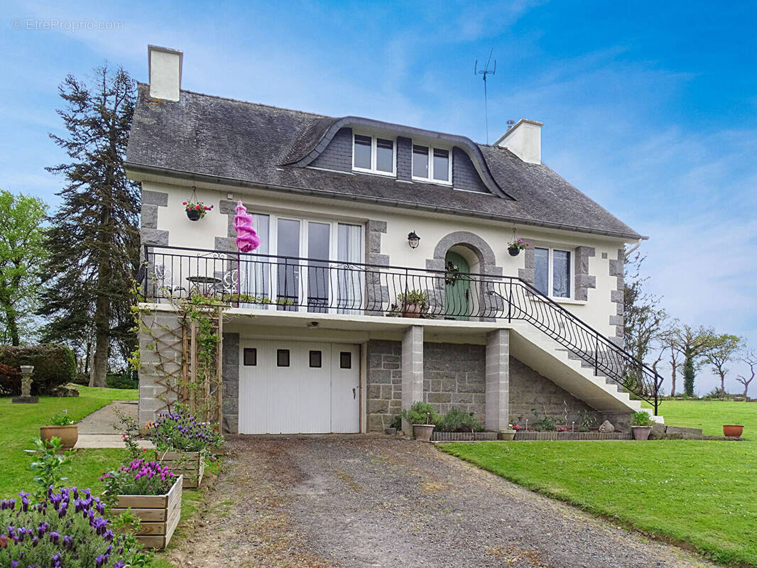 Maison à CALLAC