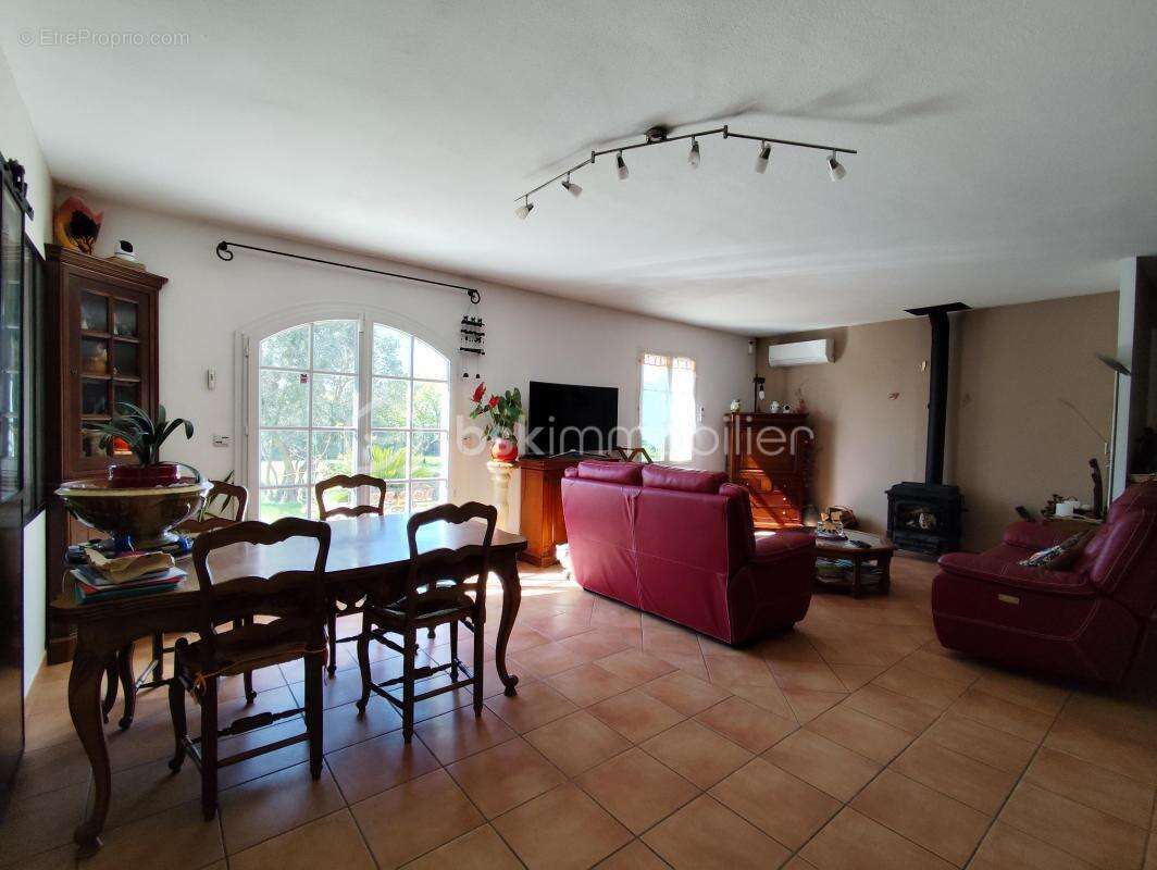 Maison à MONTELIMAR