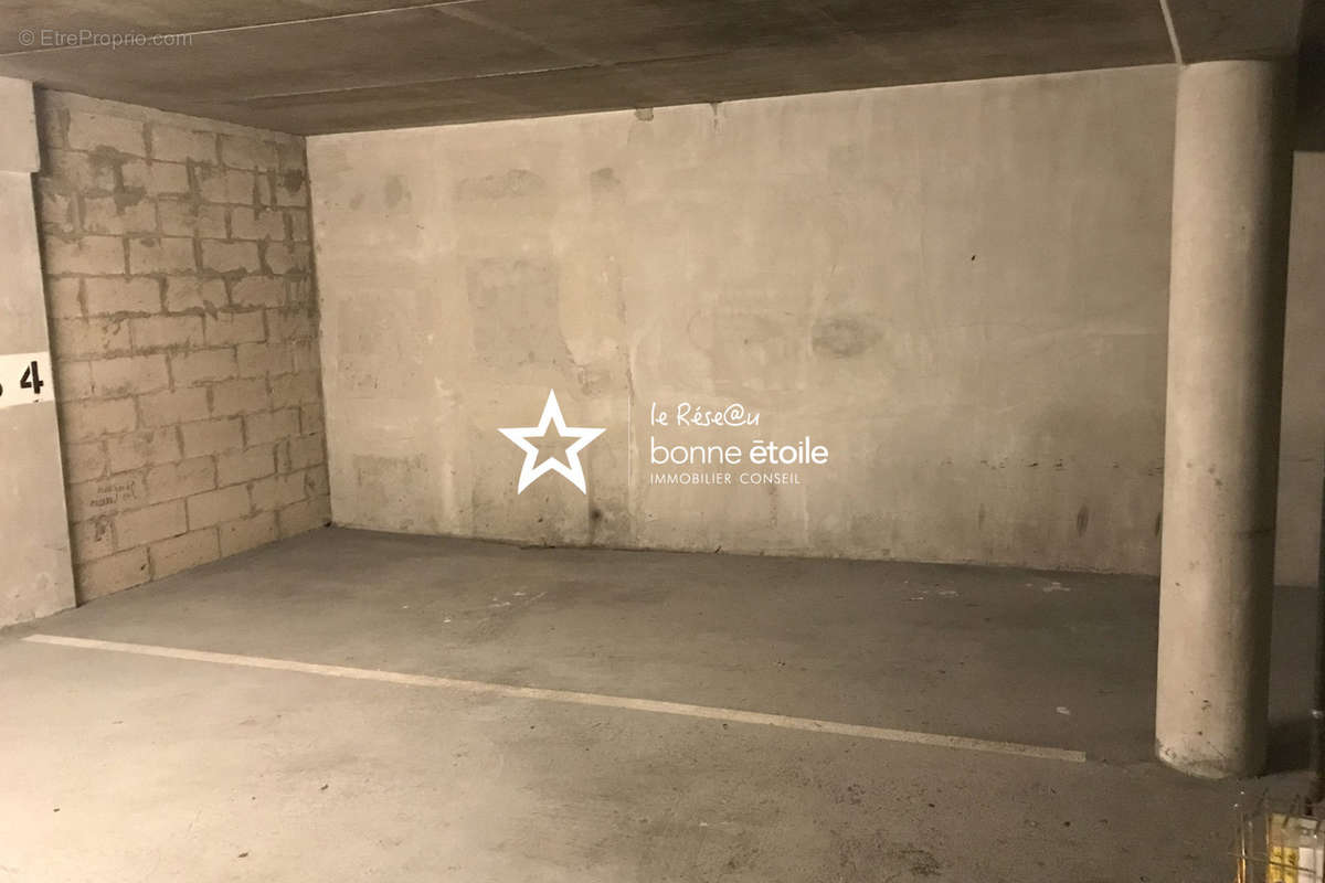 Parking à PARIS-19E