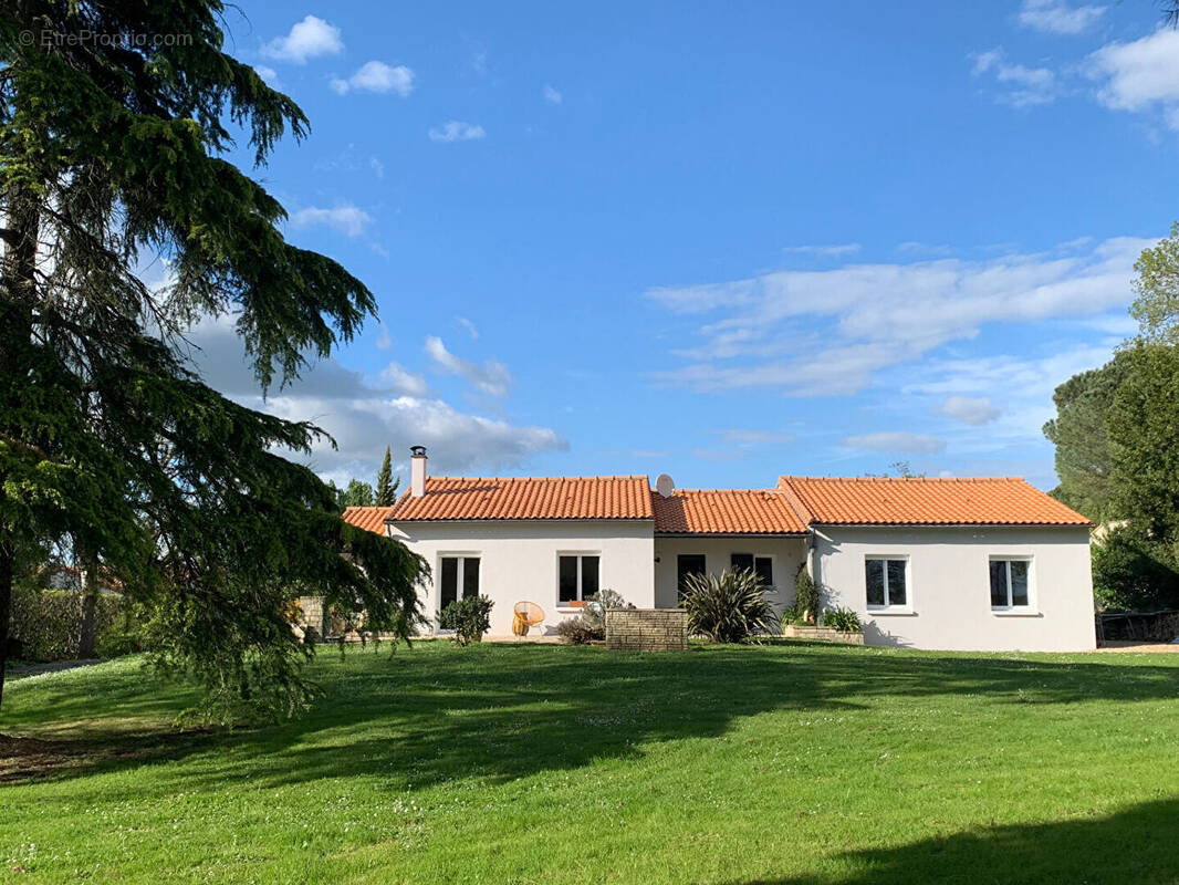Maison à VOUILLE