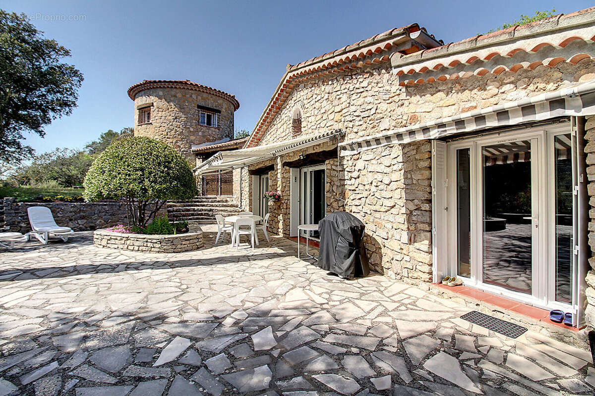 Maison à ENTRECASTEAUX