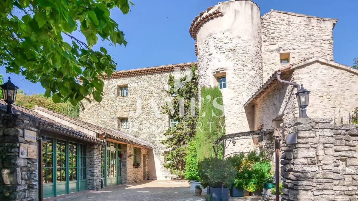 Maison à LA ROQUE-SUR-PERNES